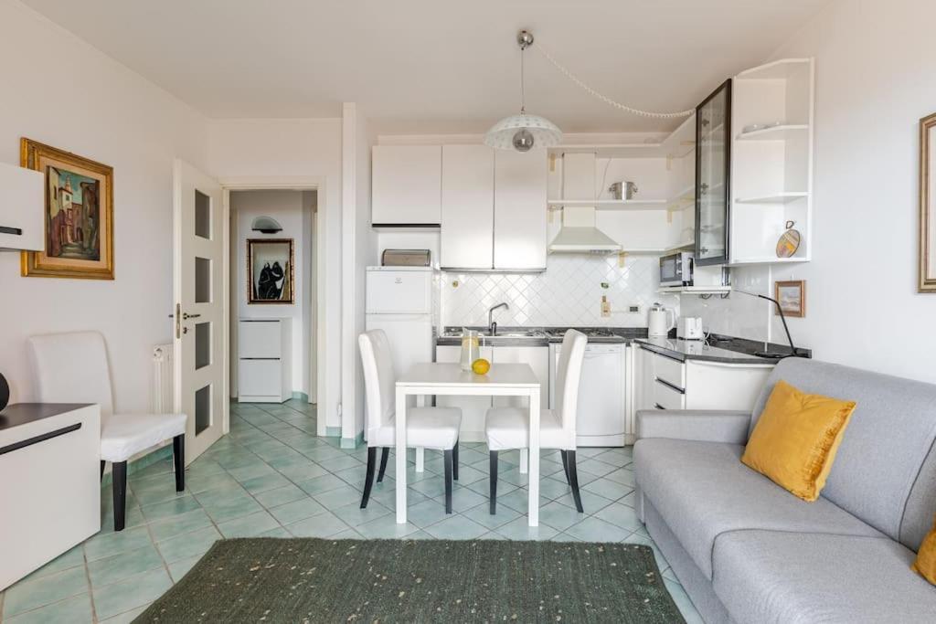 ונטימיגליה Thekeystudio, La Casa Del Mare Azzurro With Seaview מראה חיצוני תמונה